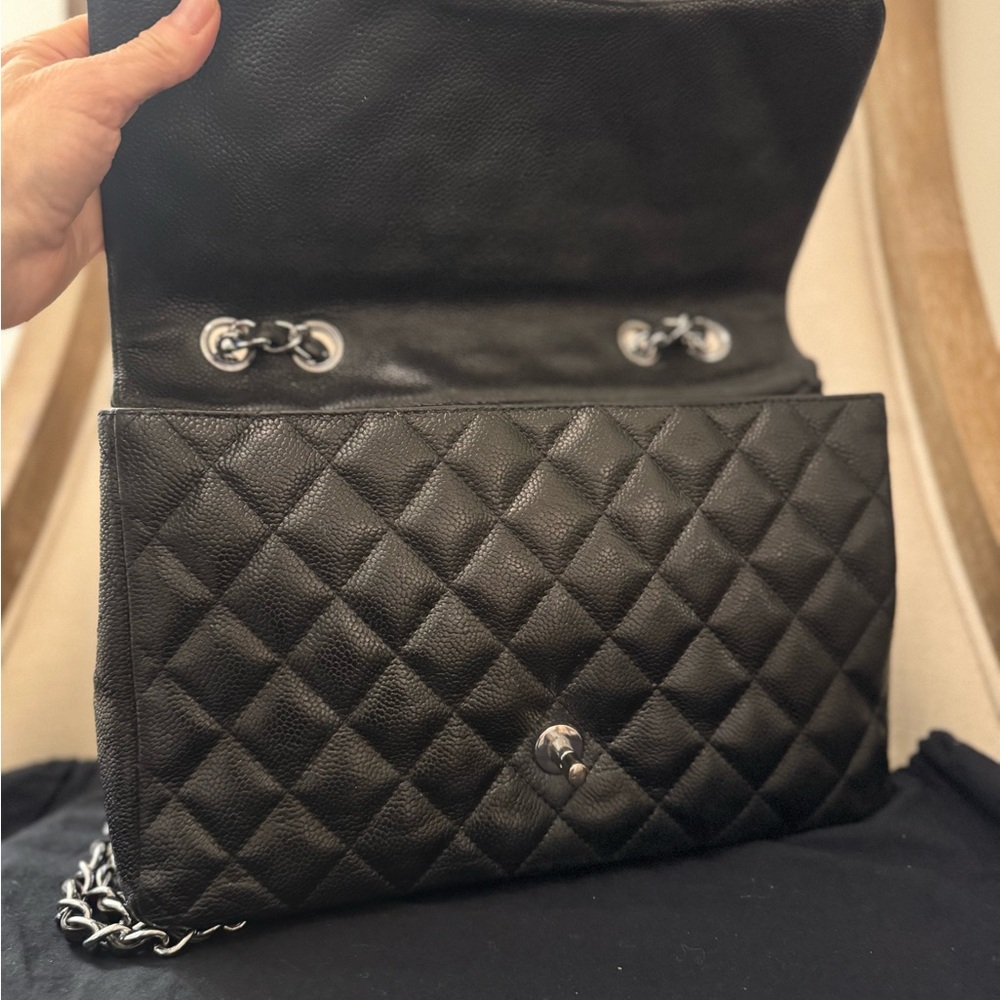 Chanel Black caviar quilted Jumbo single flap Shoulder Bag w Box & dust bag. - Picture 7 of 15